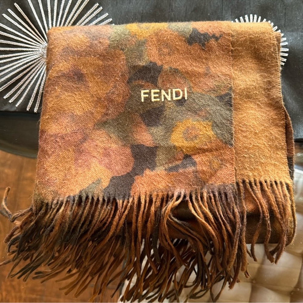 Authentic FENDI Cashmere Scarf Fendi
Logo Corner
Fendi
Size: OS
$379 $798